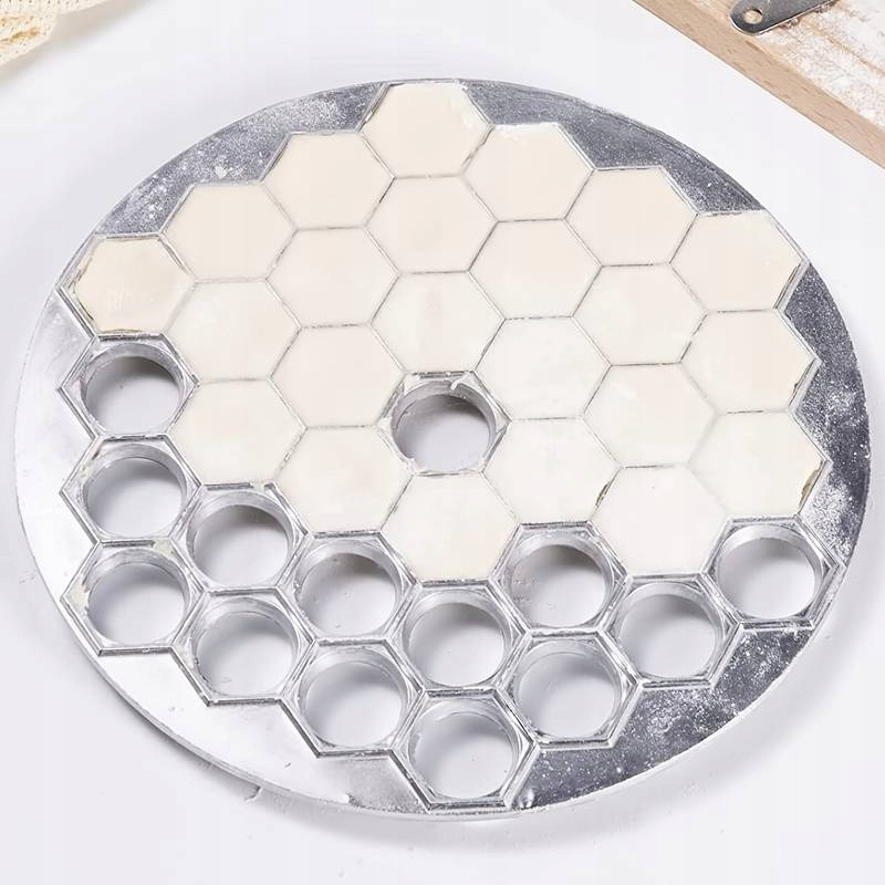 Vykrajovátka forma na výrobu ravioli knedlíků