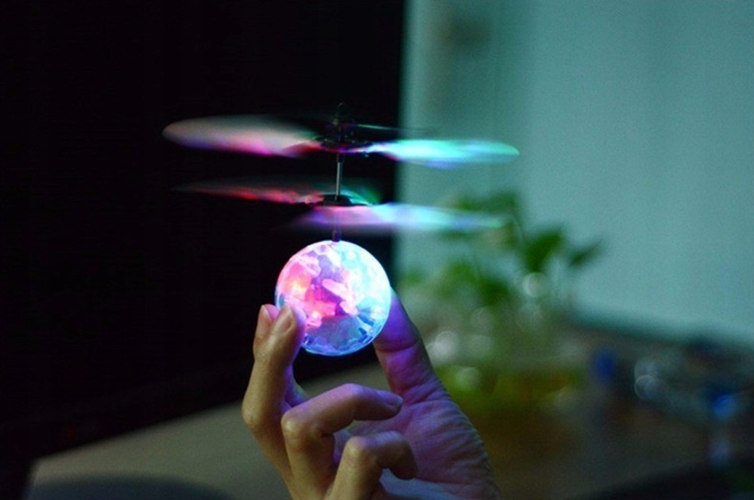 Létající RC Disco koule vrtulník